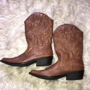 Woman’s cowboy boots 5.5M